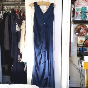 ADRIANNA PAPELL 8P GOWN